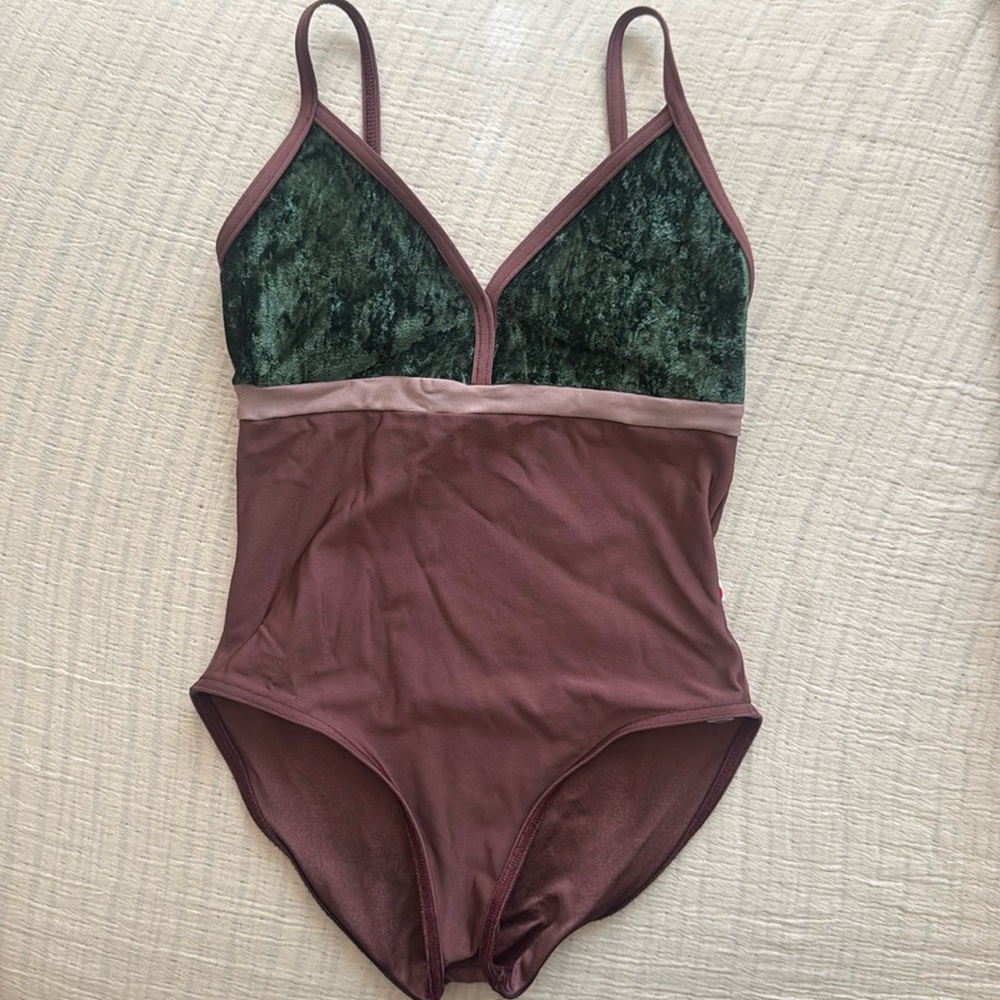 Gorgeous Yumiko leo. Size extra small barely worn! Like new!